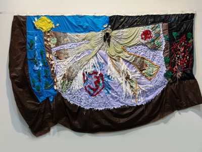 Isa do Rosário_Omolú_2023_Bordado sobre TNT_140X300X5cm